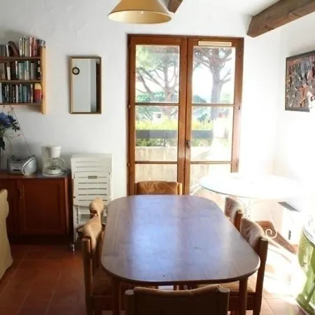 House Restanques דירה *