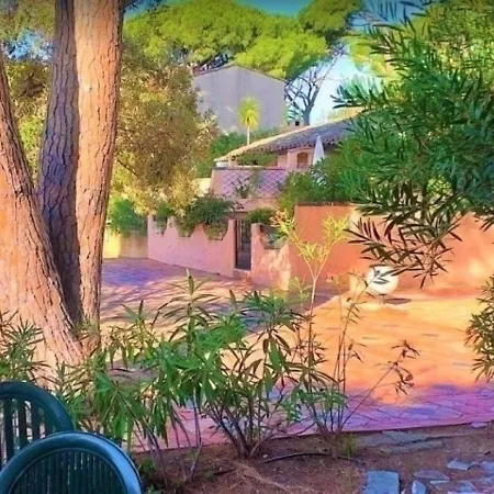 House Restanques דירה